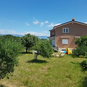 Apartment Mestrovic, Lopar